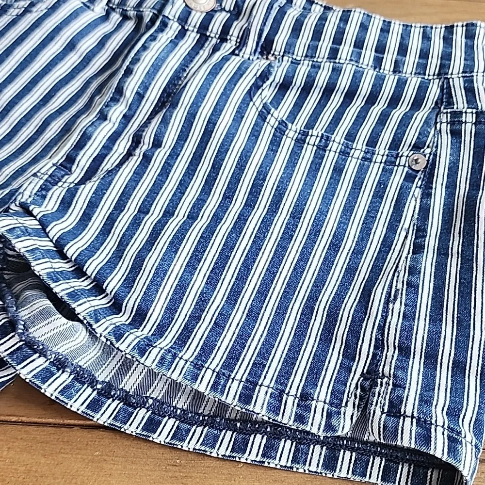 American Eagle Next Level Stretch Striped Shorts - 6